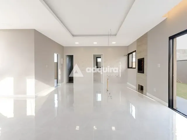 Casa com 252m² 3 quartos e 4 banheiros, à venda, no bairro Uvaranas em Ponta Grossa