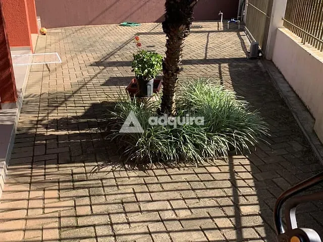 Casa com 486m² 2 quartos e 1 banheiro, à venda, no bairro Oficinas em Ponta Grossa