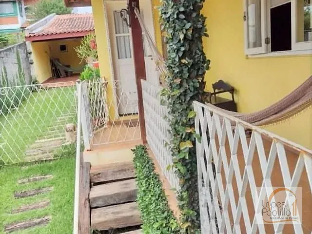 Casa com 510m² 3 quartos e 2 banheiros, à venda, no bairro Jardim Shangri-Lá em Atibaia