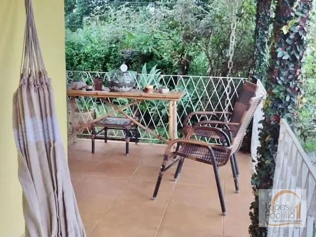 Casa com 510m² 3 quartos e 2 banheiros, à venda, no bairro Jardim Shangri-Lá em Atibaia