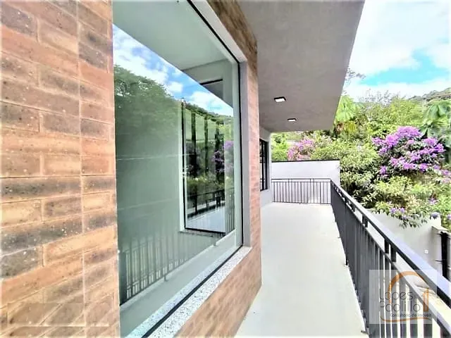 Casa com 528m² 4 quartos e 2 banheiros, à venda, no bairro Parque Residencial Itaguaçu em Atibaia