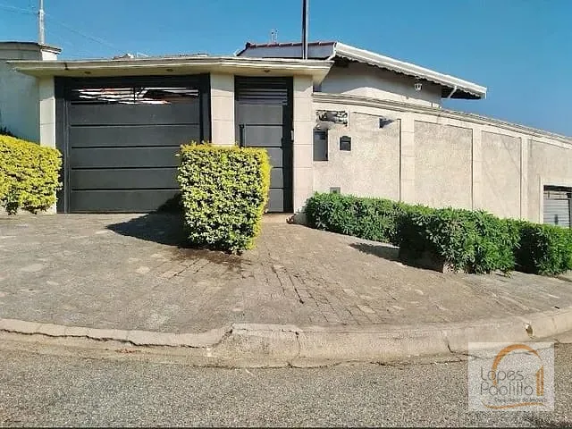 Casa com 210m² 3 quartos e 2 banheiros, à venda, no bairro Jardim Alvinópolis em Atibaia
