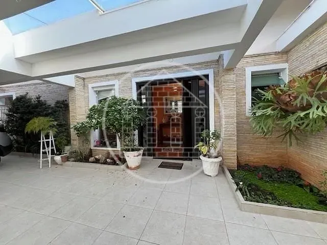 Casa com 391m² 4 quartos e 4 banheiros, à venda, no bairro Jardim Campo Grande em São Paulo