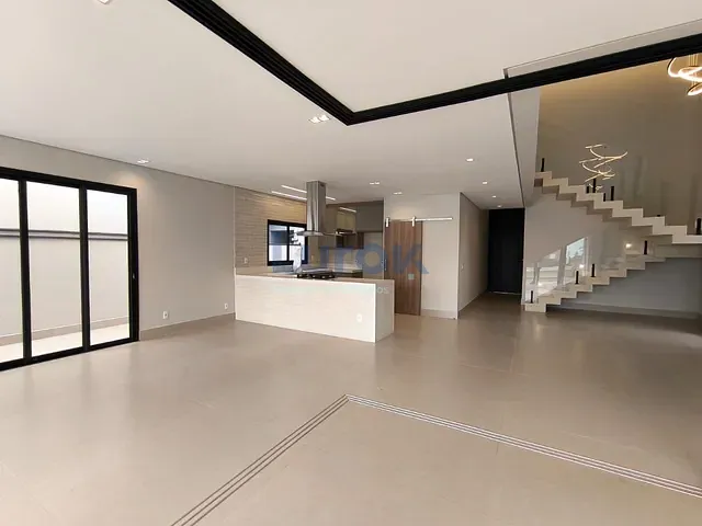 Casa com 400m² 4 quartos e 6 banheiros, à venda, no bairro Nações em Valinhos