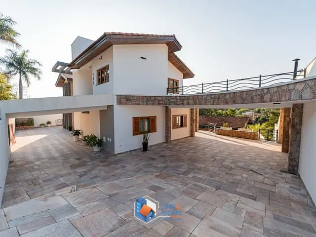 Casa com 1040m² 4 quartos e 5 banheiros, à venda, no bairro Alpes dos Araçás (Jordanésia) em Cajamar