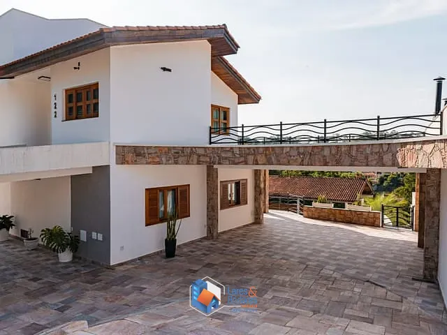 Casa com 1040m² 4 quartos e 5 banheiros, à venda, no bairro Alpes dos Araçás (Jordanésia) em Cajamar