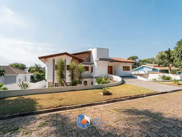 Casa com 1040m² 4 quartos e 5 banheiros, à venda, no bairro Alpes dos Araçás (Jordanésia) em Cajamar