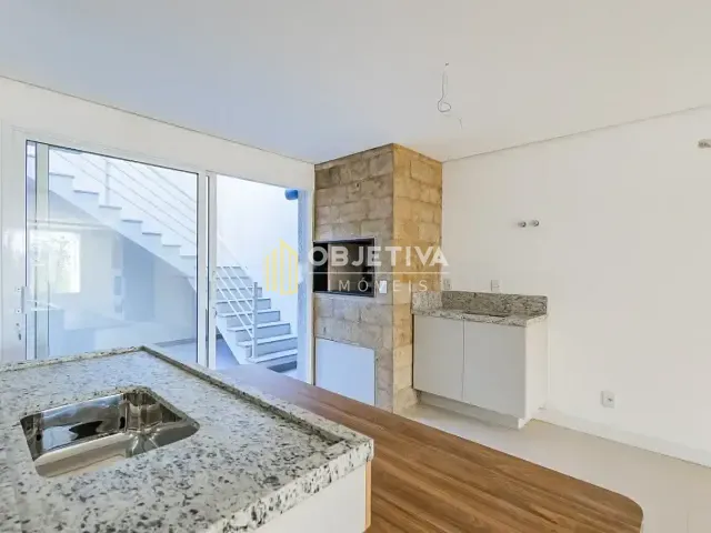 Casa 3 quartos e 6 banheiros, para alugar, no bairro Jardim Itu em Porto Alegre