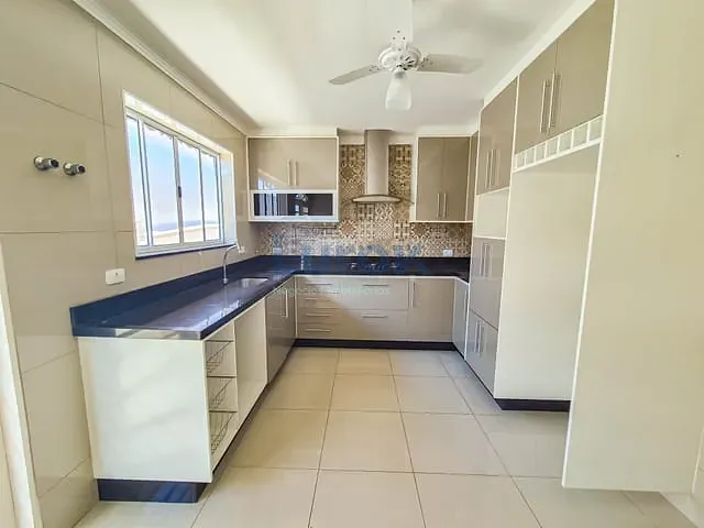 Casa com 206m² 3 quartos e 2 banheiros, à venda, no bairro Lenheiro em Valinhos