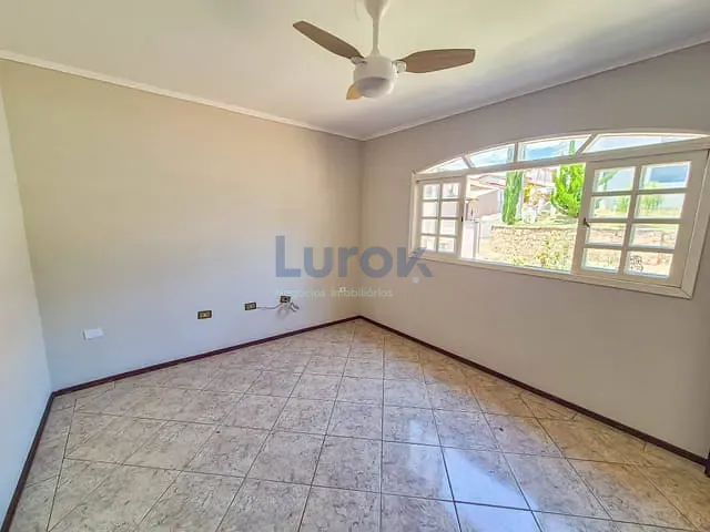 Casa com 206m² 3 quartos e 2 banheiros, à venda, no bairro Lenheiro em Valinhos