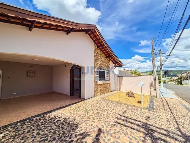 Casa com 206m² 3 quartos e 2 banheiros, à venda, no bairro Lenheiro em Valinhos