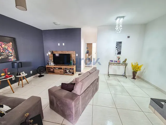 Casa com 200m² 3 quartos e 3 banheiros, à venda, no bairro Parque dos Cocais em Valinhos