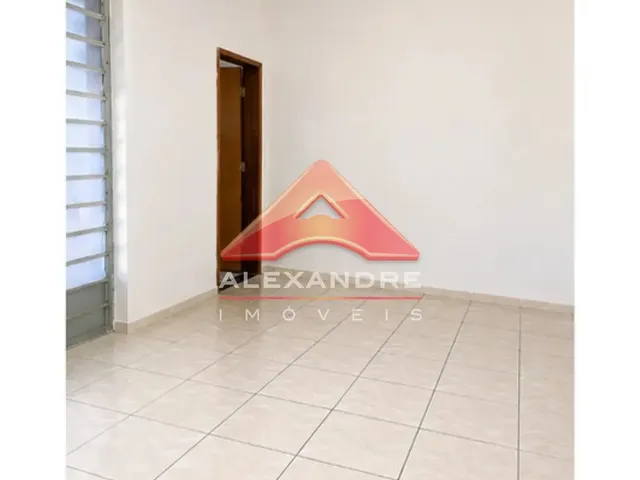 Casa com 683m² 2 quartos e 2 banheiros, à venda, no bairro Parque Nova Esperança em São José Dos Campos