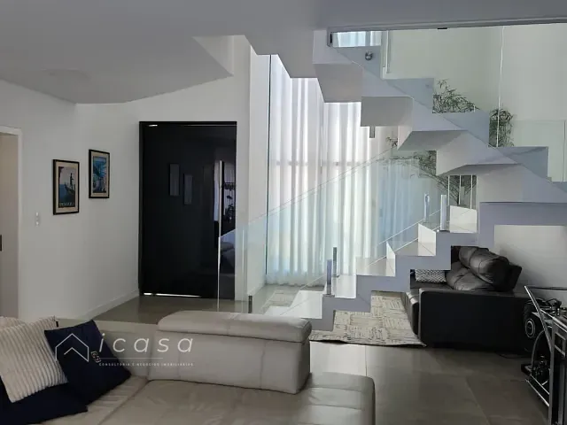 Casa com 1428m² 3 quartos e 4 banheiros, à venda ou para alugar, no bairro Zona de Adensamento Restrito (ZAR) em Jacareí