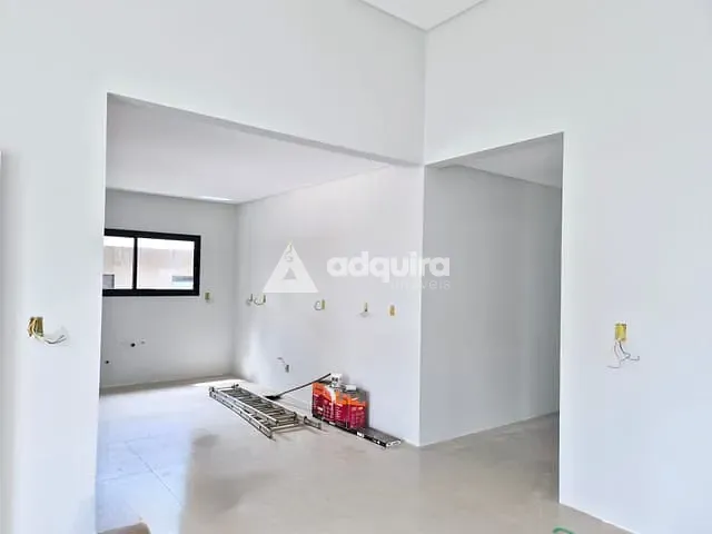 Casa com 300m² 3 quartos e 5 banheiros, à venda, no bairro Colônia Dona Luíza em Ponta Grossa