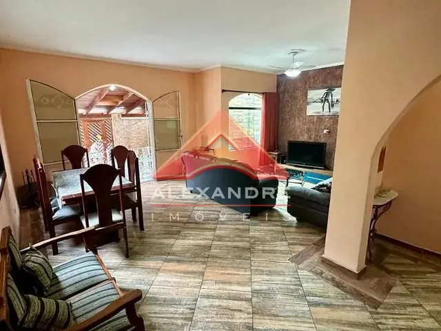 Casa com 150m² 3 quartos e 1 banheiro, à venda, no bairro S F Praia em São Sebastião
