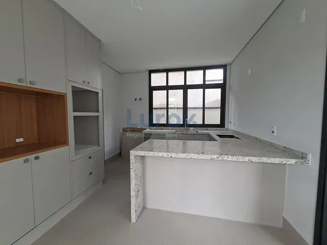 Casa com 360m² 3 quartos e 4 banheiros, à venda, no bairro Condominio Mont Alcino em Valinhos