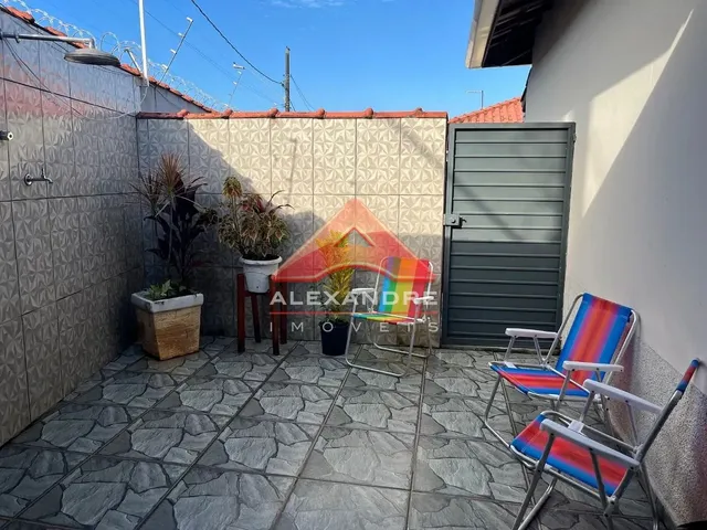 Casa com 128m² 2 quartos e 1 banheiro, à venda, no bairro Jardim Casa Branca em Caraguatatuba