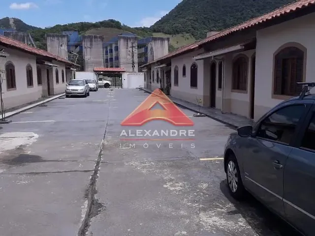 Casa com 128m² 2 quartos e 1 banheiro, à venda, no bairro Jardim Casa Branca em Caraguatatuba
