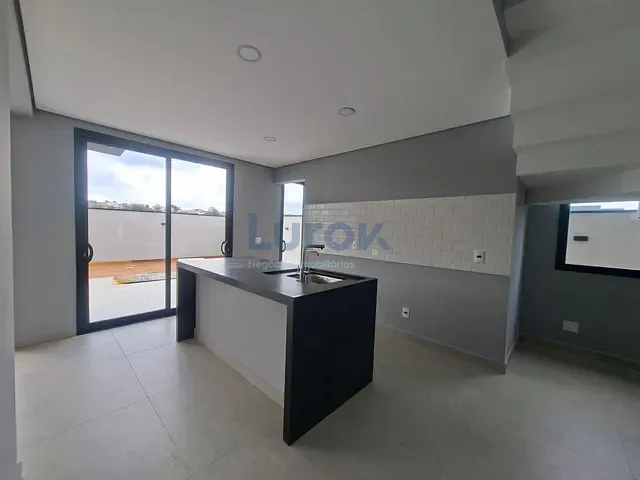 Casa com 300m² 3 quartos e 5 banheiros, à venda, no bairro Roncáglia em Valinhos