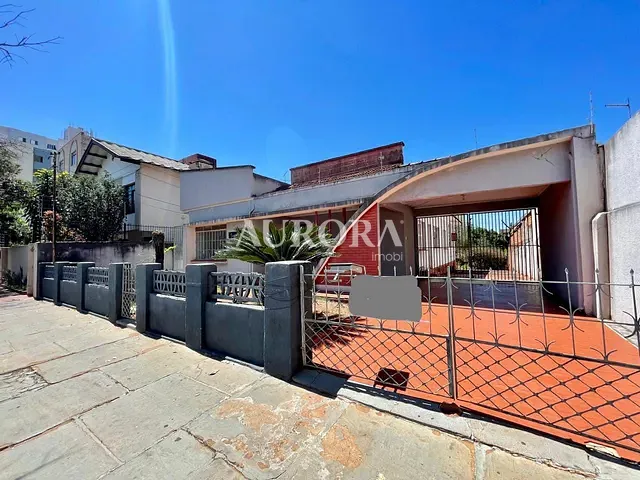 Casa à venda, no bairro Centro em Londrina