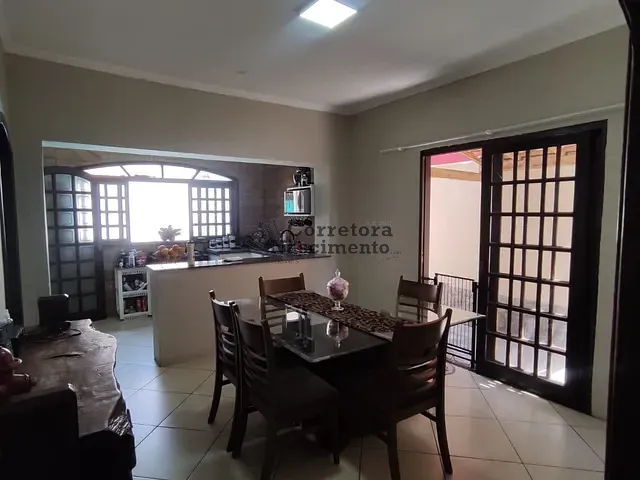Casa com 250m² 3 quartos e 3 banheiros, à venda, no bairro Jardim do Vale em Jacareí