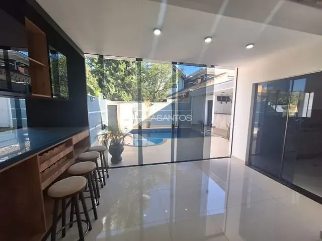 Casa com 250m² 3 quartos e 5 banheiros, à venda, no bairro Parque Residencial Villa dos Inglezes em Sorocaba