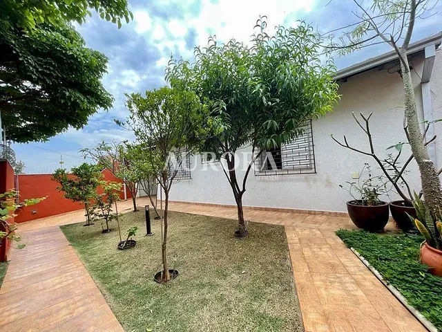 Casa com 450m² 4 quartos e 4 banheiros, à venda, no bairro Conjunto Residencial Vivendas do Arvoredo em Londrina