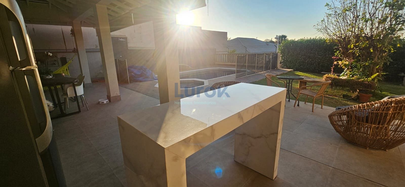 Casa, 3 quartos, 234 m² - Foto 1