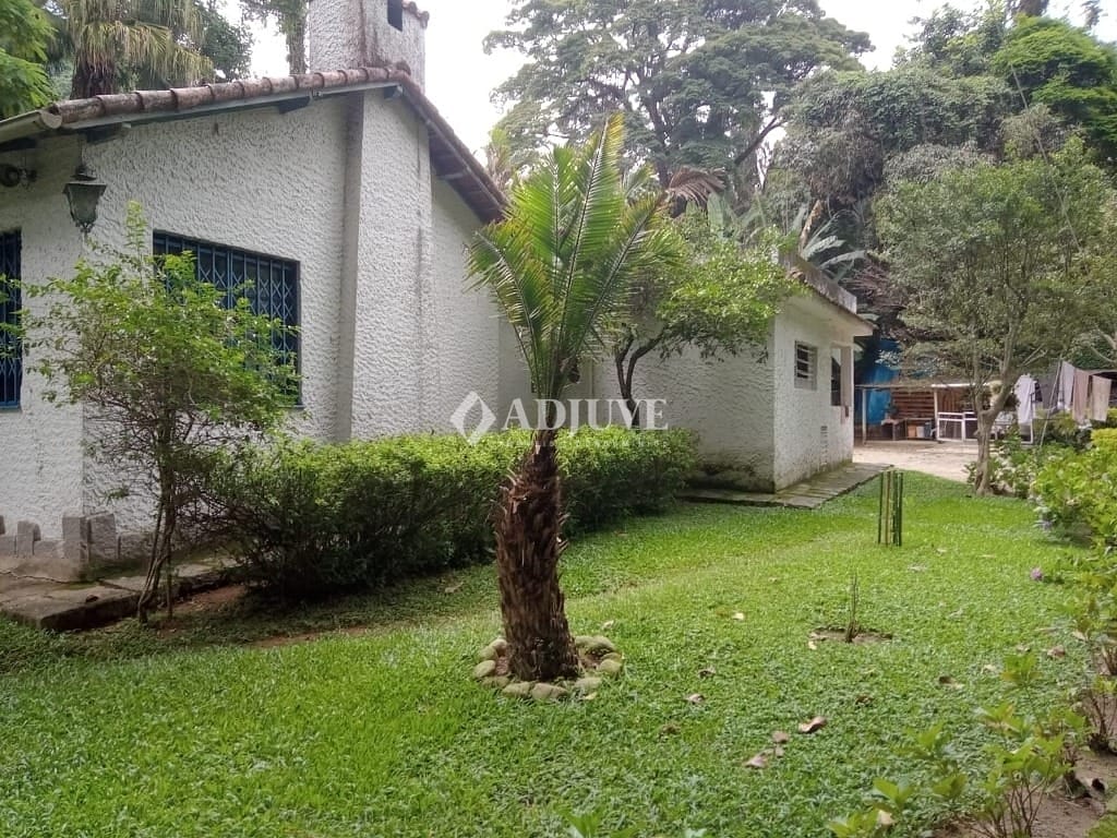 Casa à venda com 5 quartos, 200m² - Foto 8