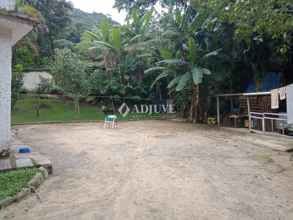 Casa à venda com 5 quartos, 200m² - Foto 4