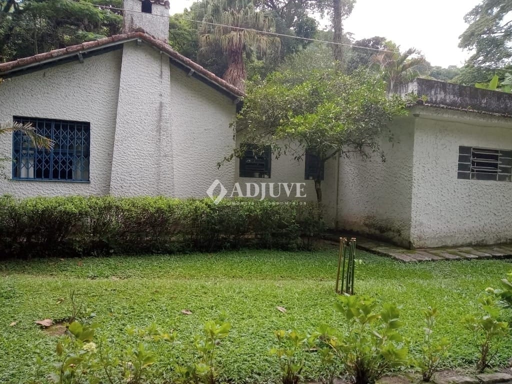 Casa à venda com 5 quartos, 200m² - Foto 7