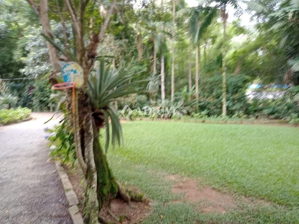 Casa à venda com 5 quartos, 200m² - Foto 10