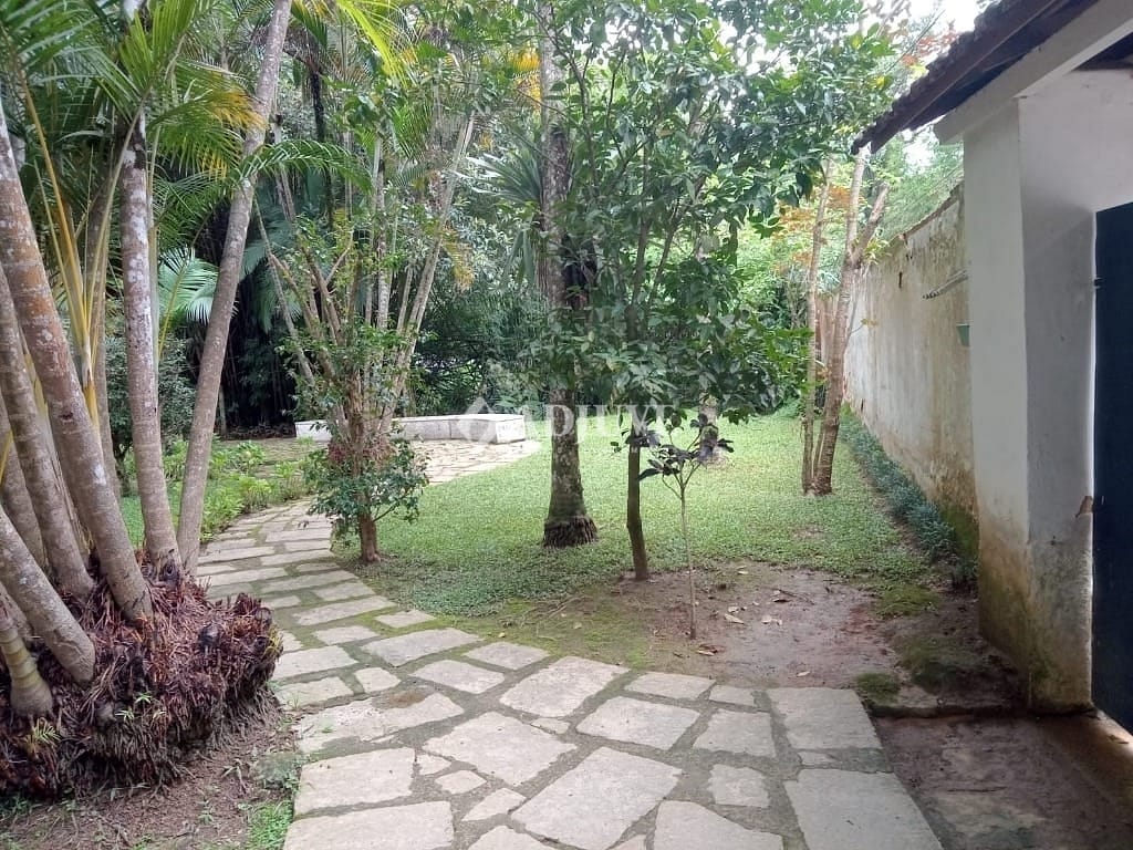 Casa à venda com 5 quartos, 200m² - Foto 14