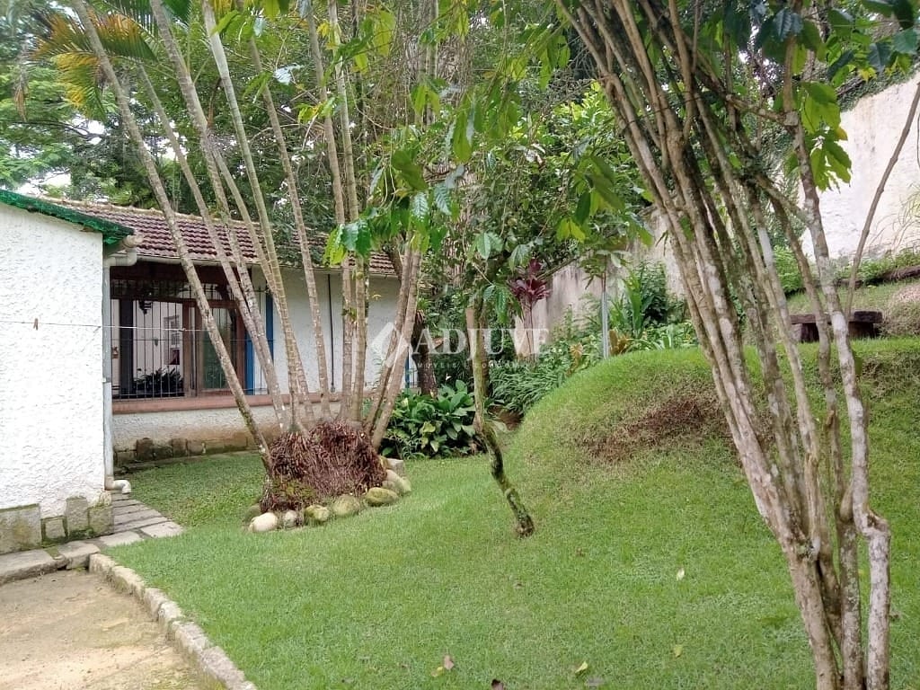 Casa à venda com 5 quartos, 200m² - Foto 12