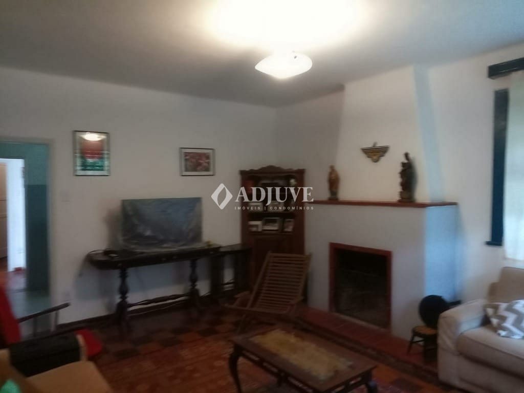Casa à venda com 5 quartos, 200m² - Foto 25