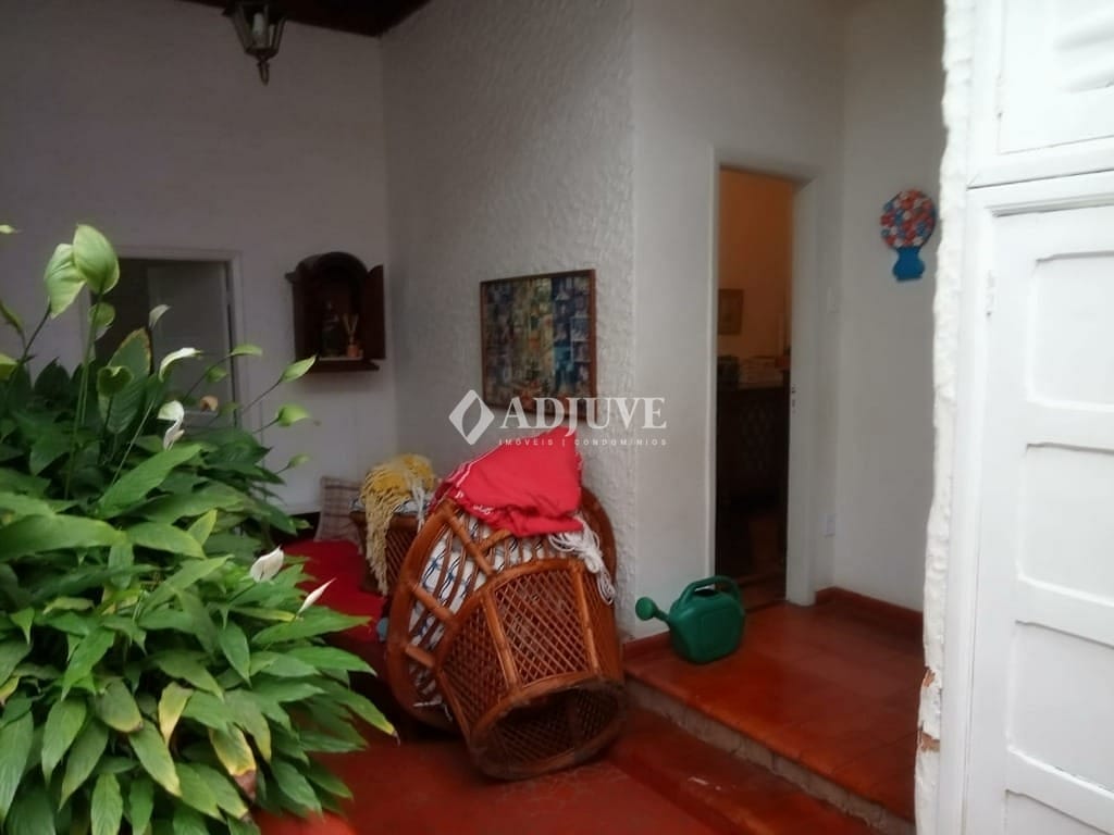 Casa à venda com 5 quartos, 200m² - Foto 22