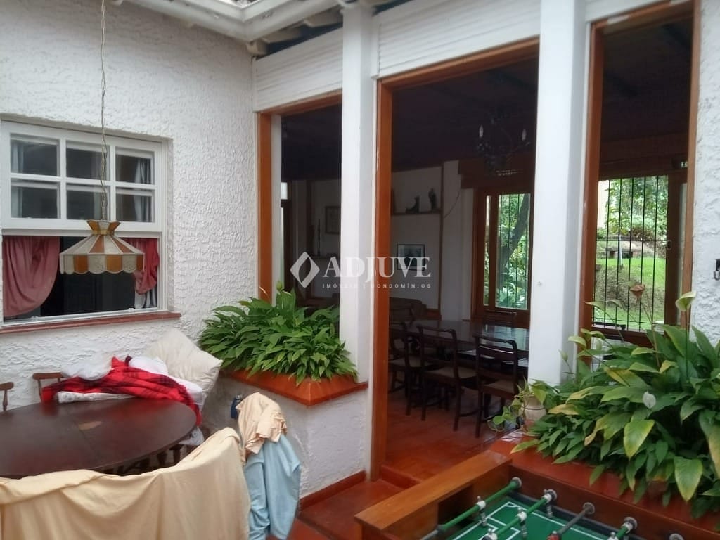 Casa à venda com 5 quartos, 200m² - Foto 27