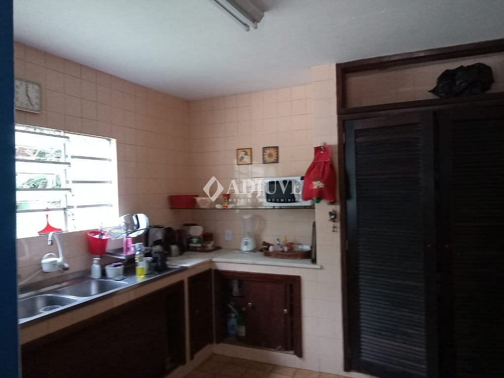 Casa à venda com 5 quartos, 200m² - Foto 35