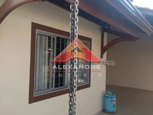 Casa com 300m² 6 quartos e 3 banheiros, à venda, no bairro  Jardim Imperial em Cruzília