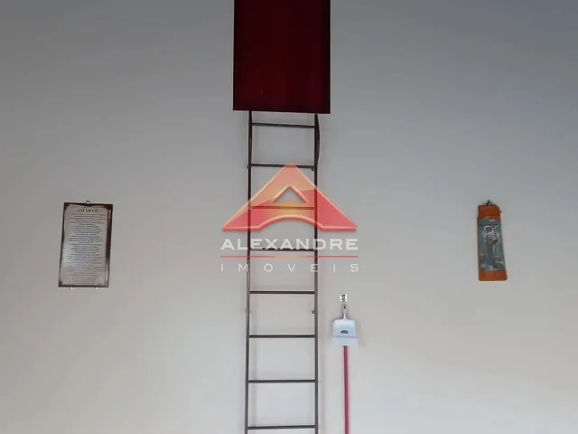 Casa com 300m² 6 quartos e 3 banheiros, à venda, no bairro  Jardim Imperial em Cruzília