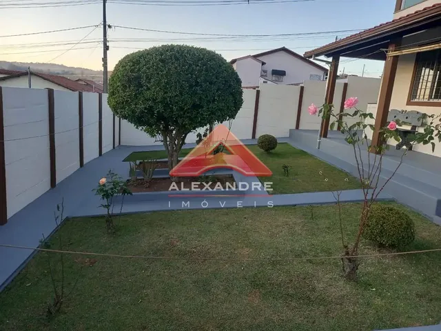 Casa com 300m² 6 quartos e 3 banheiros, à venda, no bairro  Jardim Imperial em Cruzília