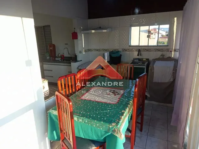 Casa com 300m² 6 quartos e 3 banheiros, à venda, no bairro  Jardim Imperial em Cruzília
