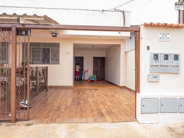 Casa com Quintal e 2 Quartos em Excelente Localização disponivél para Locação no Setor Campinas em Goiânia - Foto