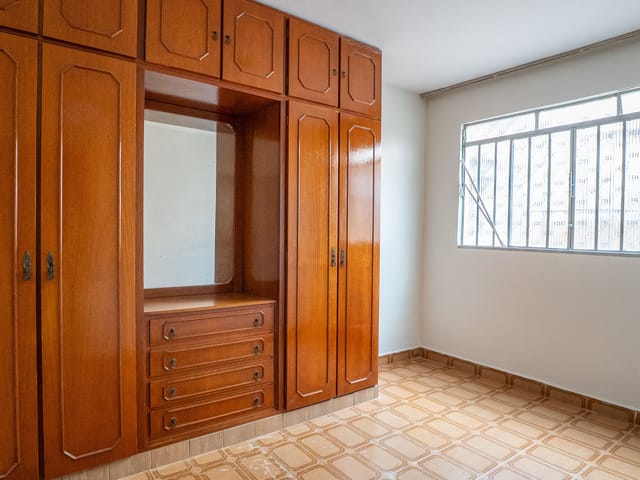 Casa com Quintal e 2 Quartos em Excelente Localização disponivél para Locação no Setor Campinas em Goiânia - Foto