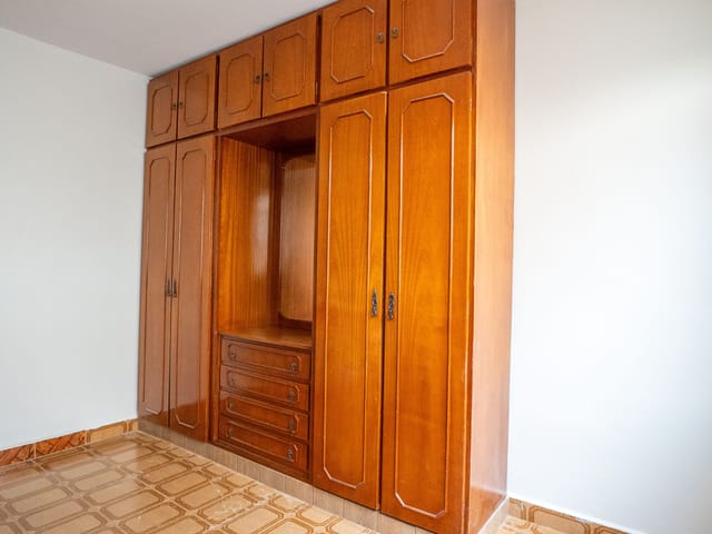 Casa com Quintal e 2 Quartos em Excelente Localização disponivél para Locação no Setor Campinas em Goiânia - Foto