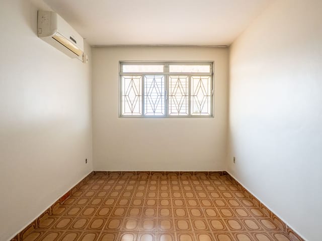 Casa com Quintal e 2 Quartos em Excelente Localização disponivél para Locação no Setor Campinas em Goiânia - Foto
