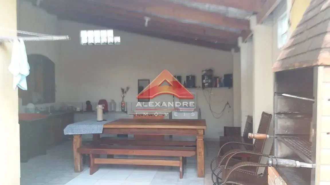 Casa, 4 quartos, 180 m² - Foto 1