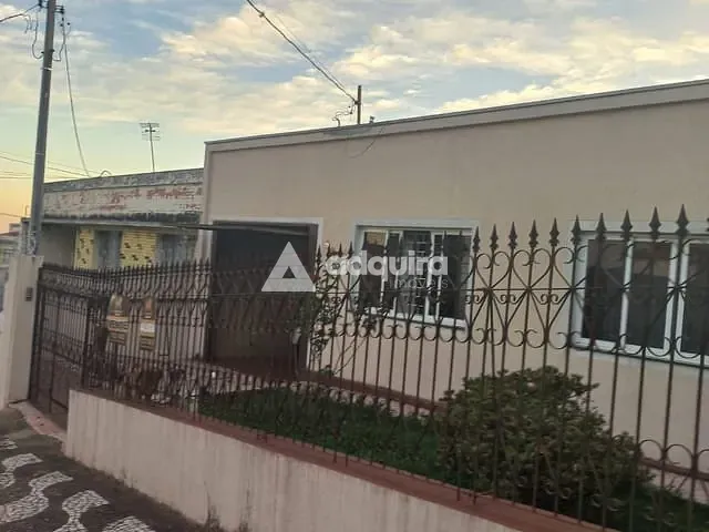 Casa com 625m² 3 quartos e 2 banheiros, à venda, no bairro Uvaranas em Ponta Grossa