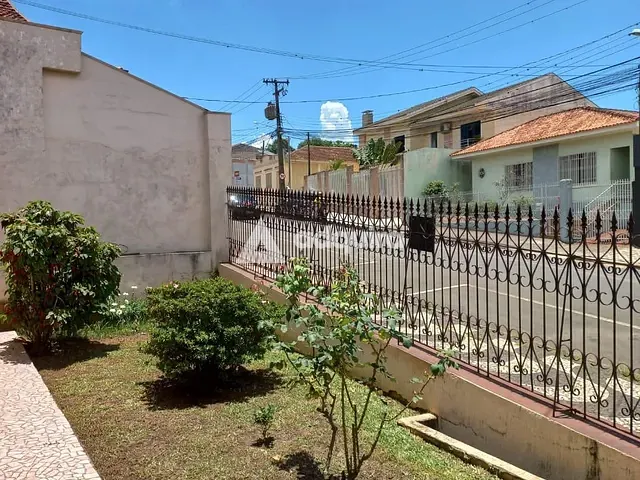 Casa com 625m² 3 quartos e 2 banheiros, à venda, no bairro Uvaranas em Ponta Grossa